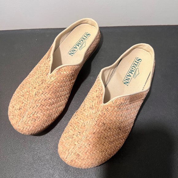 Stegmann Shoes - Stegmann Women's Slip-On Loafer in Black